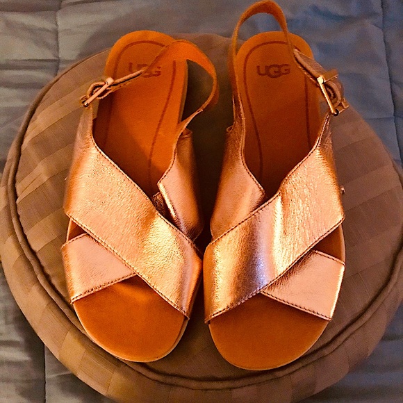UGG Shoes - NWOT-UGG champagne colored leather sandals with 1” platform and cushioned sole